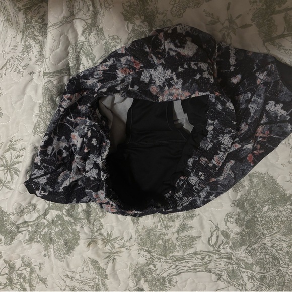 lululemon sz 8 Women's Hotty Hot Shorts Spring Bloom Multi Black running tennis - Picture 9 of 14